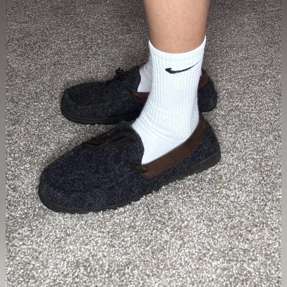 Cozy Black and Brown Men’s Slippers